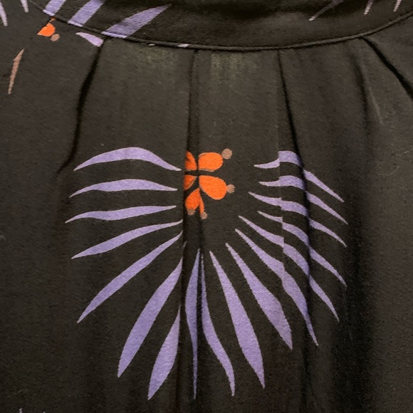 ST. TROPEZ Purple Viscose Blouse w/ Keyhole Neck - Picture 3 of 8